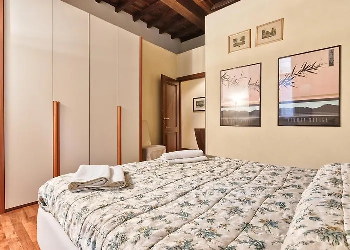 Guesthost - Palazzo Di Citta Elegant Apartment *