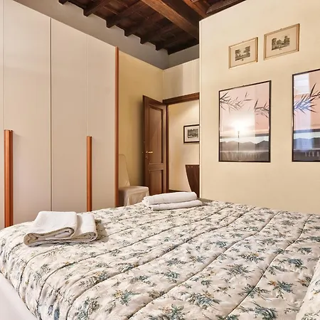 Guesthost - Palazzo Di Citta Elegant Apartamento *