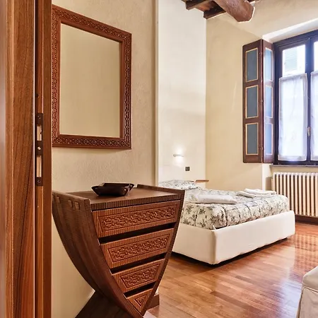 Apartament Guesthost - Palazzo Di Citta Elegant *